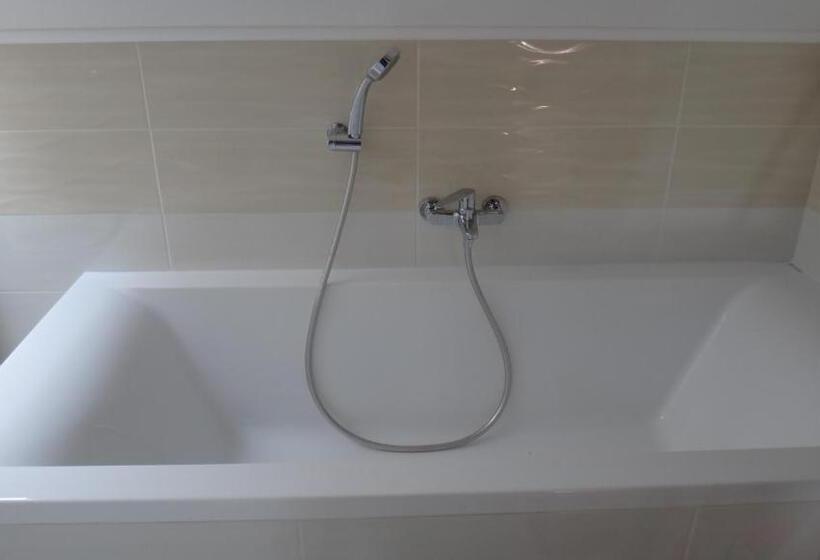 膳宿费 Penzión Melódia