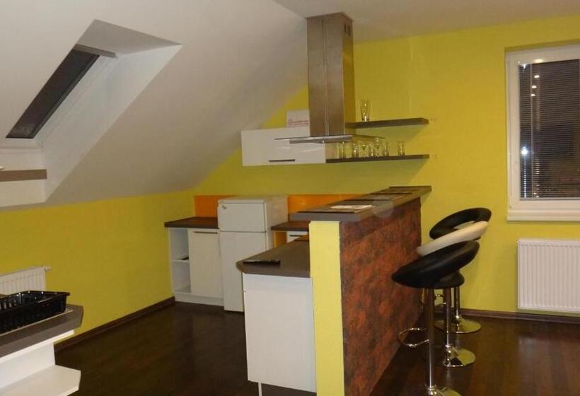 膳宿费 Penzión Melódia