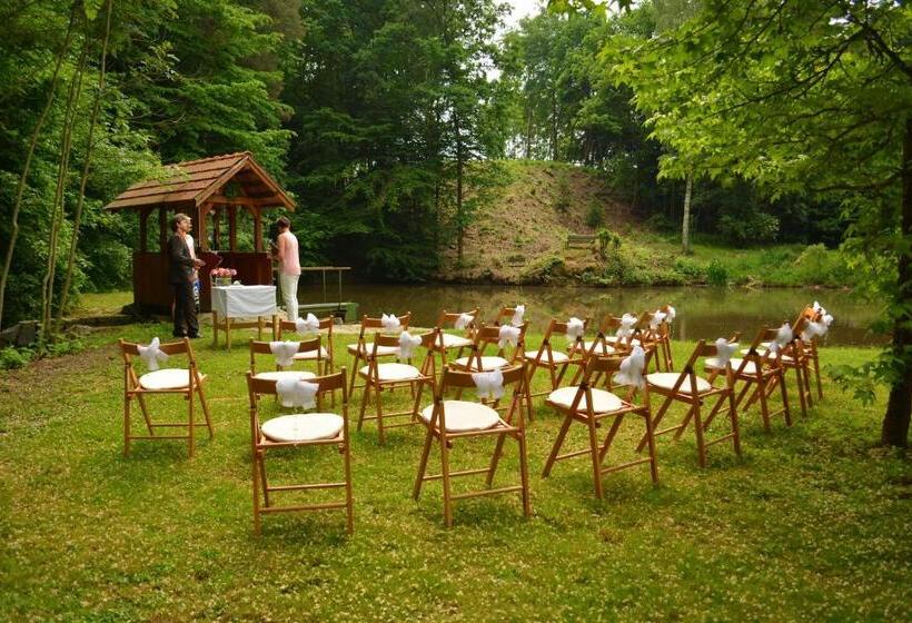 بنسيون Penzion Farma Dvorec