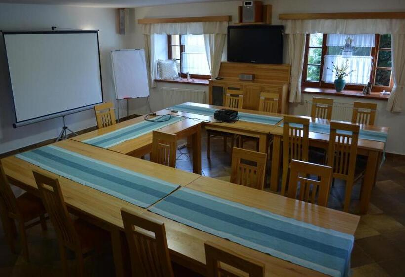 بنسيون Penzion Farma Dvorec