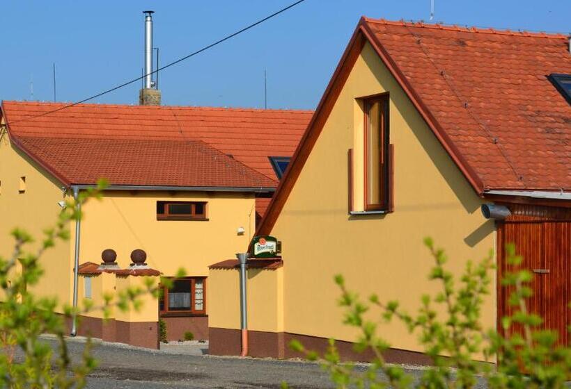 بنسيون Penzion Farma Dvorec