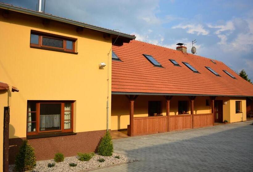 بنسيون Penzion Farma Dvorec