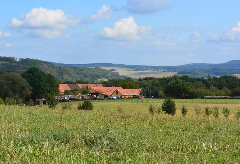 بنسيون Penzion Farma Dvorec