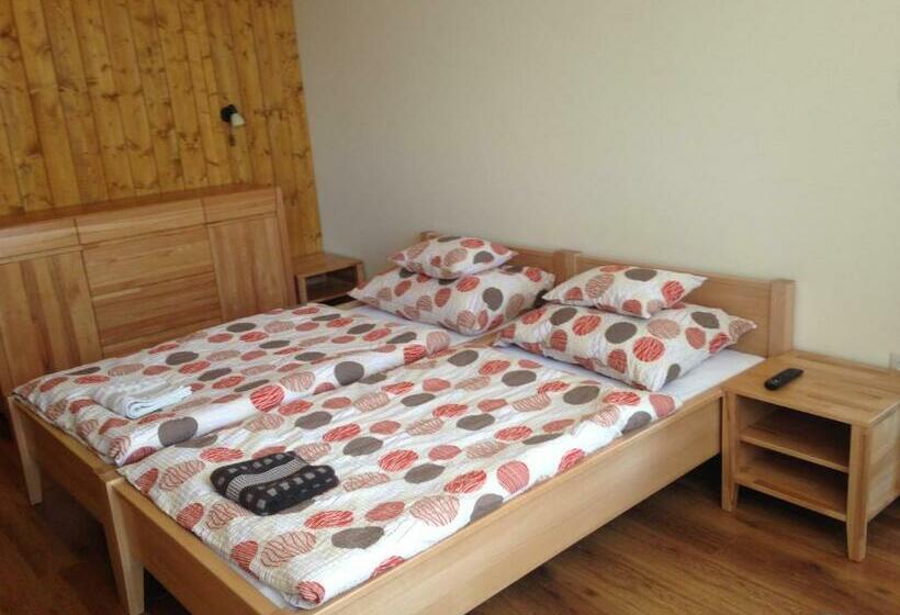 펜션 Prémium Vendégház