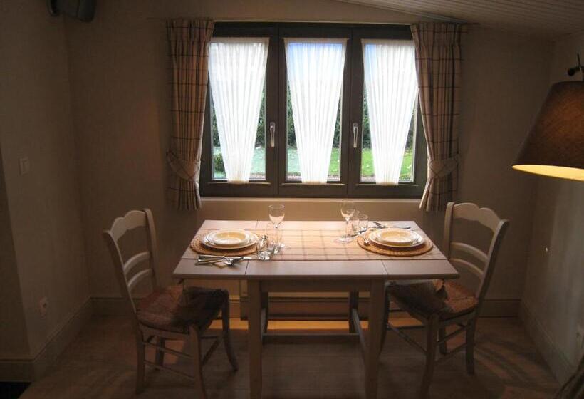 Пансион Under Oaks