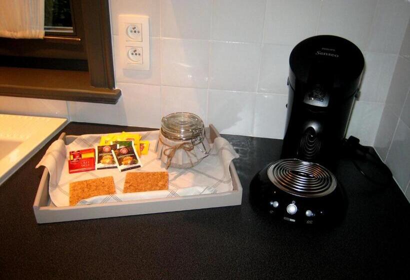 Пансион Under Oaks