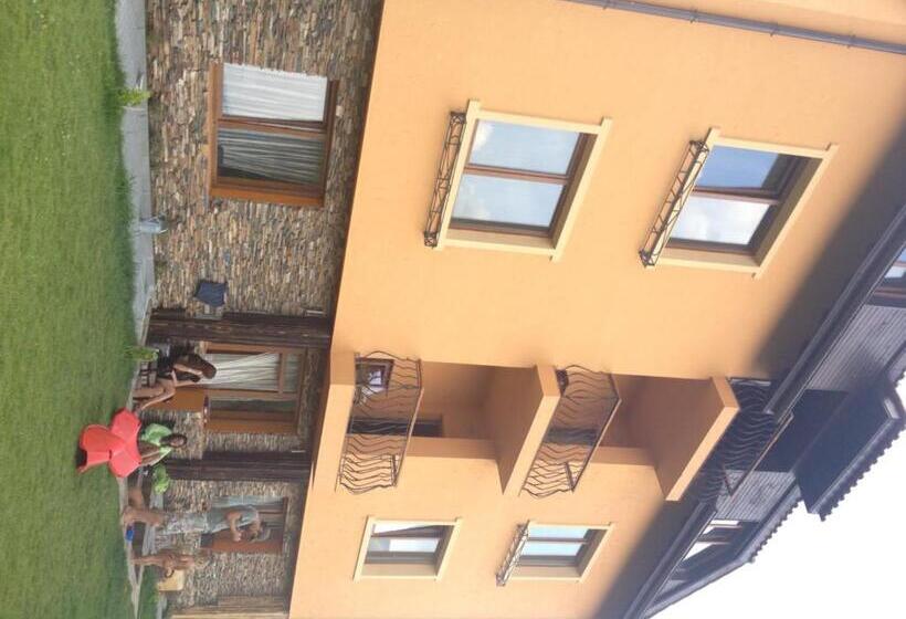 پانسیون Villa Aya