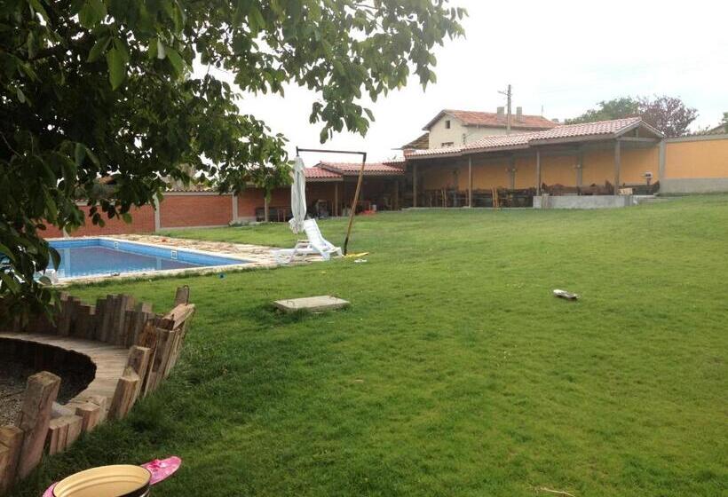 پانسیون Villa Aya