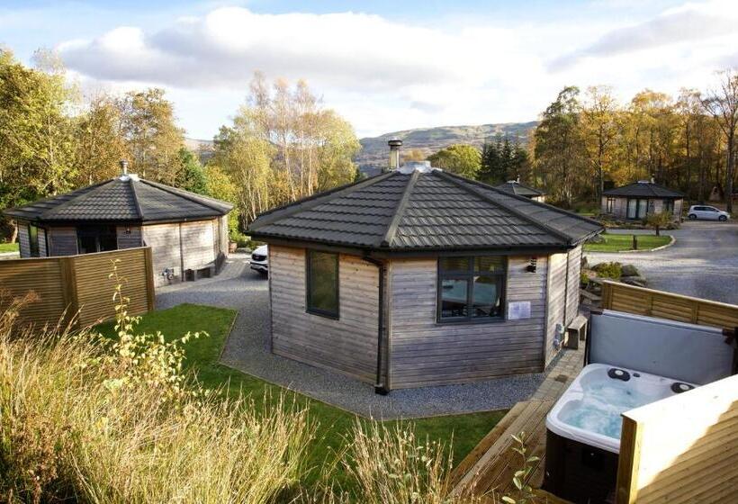 منتجع Loch Tay Highland Lodges And Glamping Park