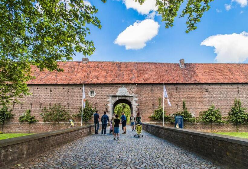 مبيت وإفطار Landgoed Kasteel Limbricht