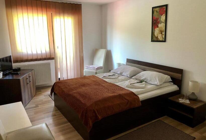 ベッドアンドブレックファースト Aranykakas étterem és Panzió