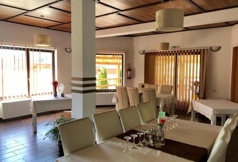 ベッドアンドブレックファースト Aranykakas étterem és Panzió