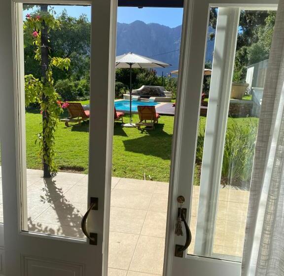 مبيت وإفطار Banhoek Corner Guesthouse