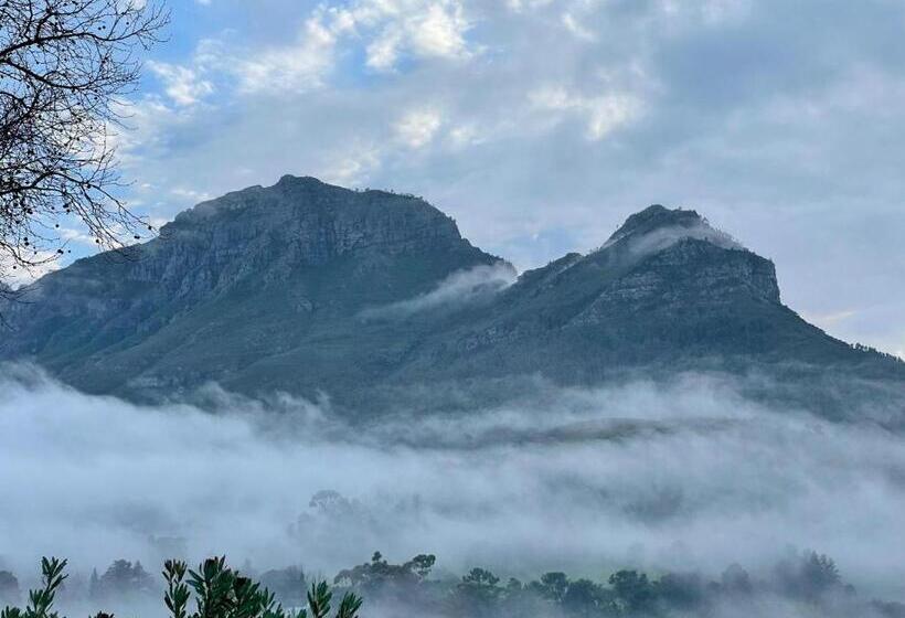 مبيت وإفطار Banhoek Corner Guesthouse