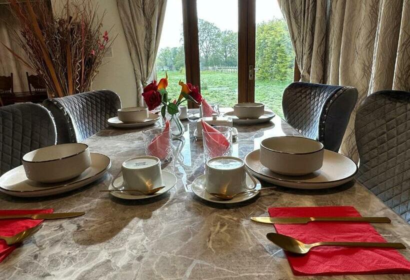 צימר Barnfields Retreat