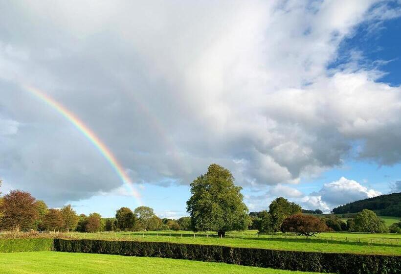 Bed and Breakfast Castlehacket House