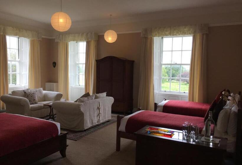 Bed and Breakfast Castlehacket House