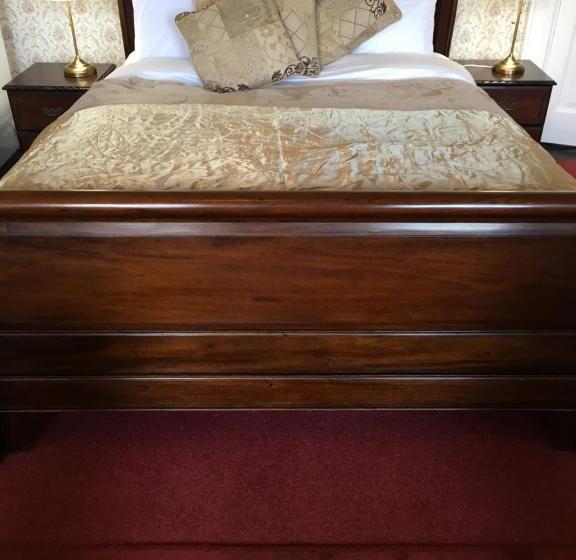 مبيت وإفطار Castlehacket House