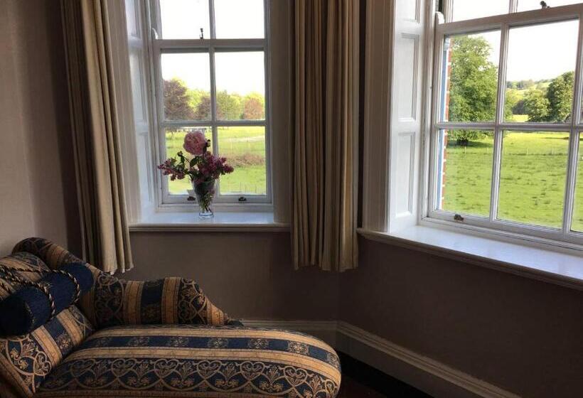 Bed and Breakfast Castlehacket House