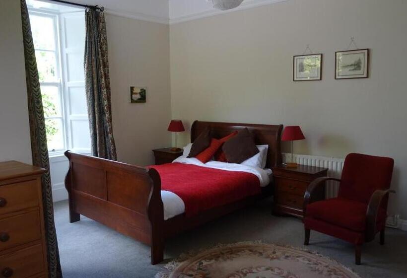 Bed and Breakfast Castlehacket House