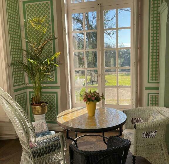 مبيت وإفطار Chateau De Freschines