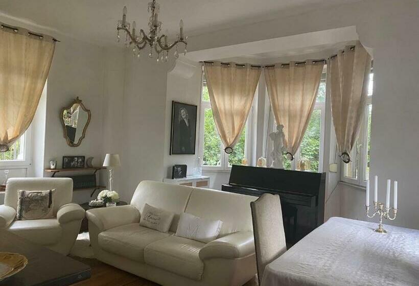 مبيت وإفطار Château D Isabel