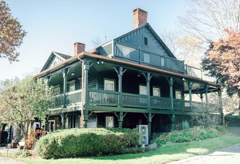 مبيت وإفطار Fox & Bear Lodge