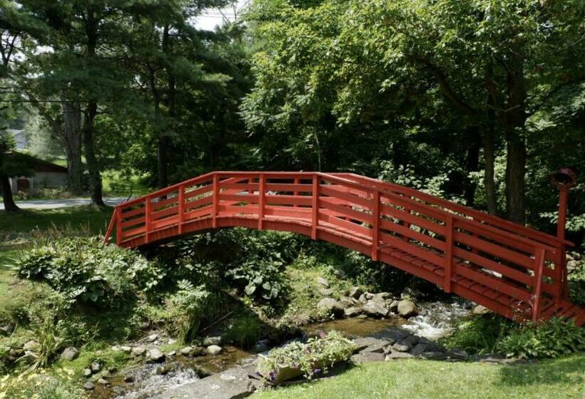 مبيت وإفطار Fox & Bear Lodge