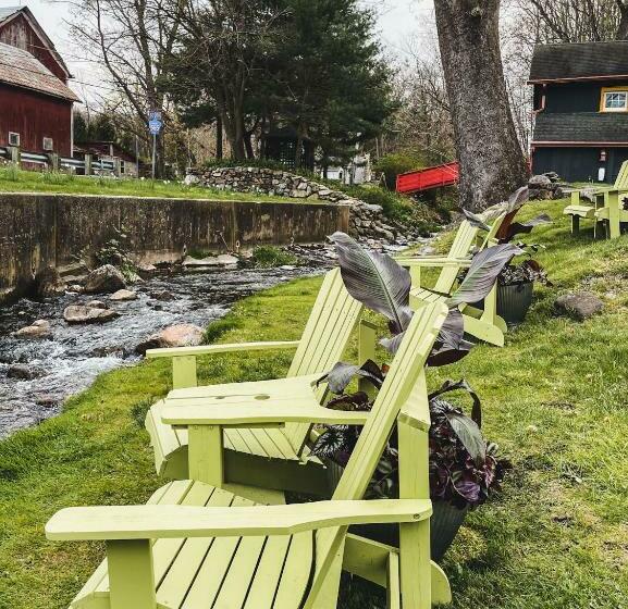 مبيت وإفطار Fox & Bear Lodge