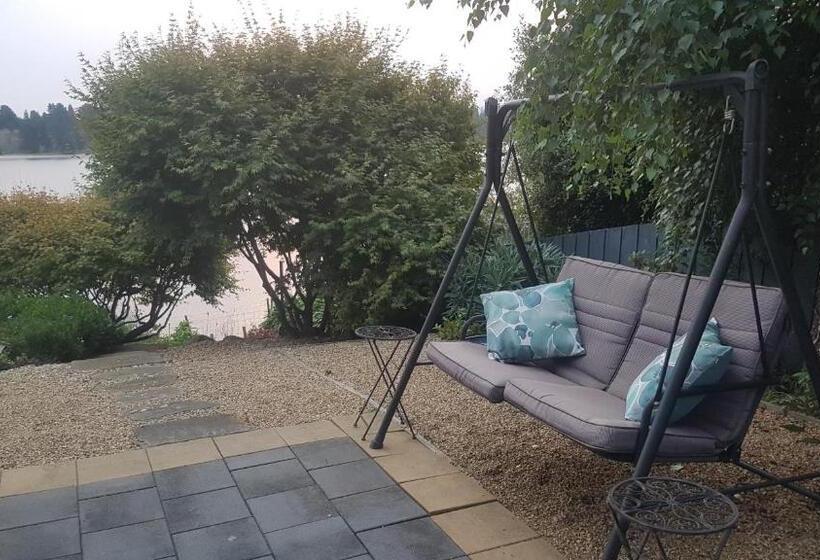 ベッドアンドブレックファースト Lewi Waters