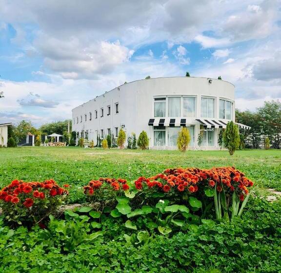 مبيت وإفطار Youness Wellness Clinic & Retreats