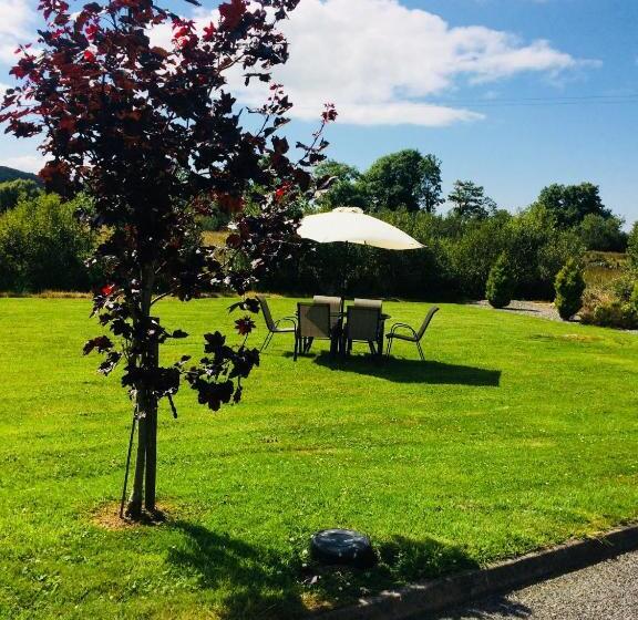 Hillcrest Farmhouse Bed & Breakfast