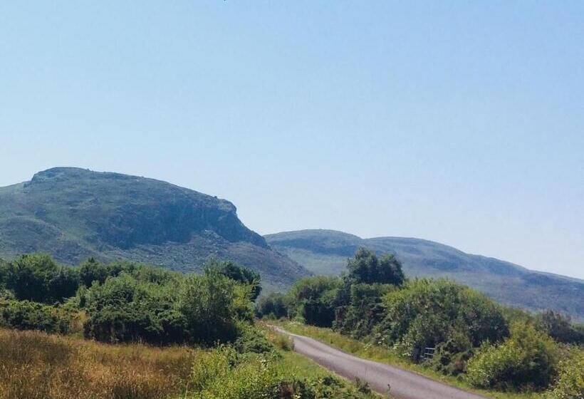 Hillcrest Farmhouse Bed & Breakfast