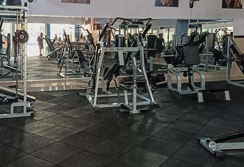 בית מלון כפרי Angrumba Family Homestay Near Rsud Caruban Mitra Reddoorz