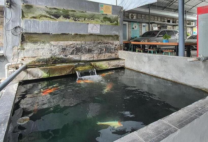 בית מלון כפרי Angrumba Family Homestay Near Rsud Caruban Mitra Reddoorz