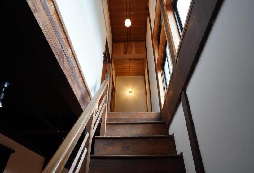 فنادق الكبسولة Watowa