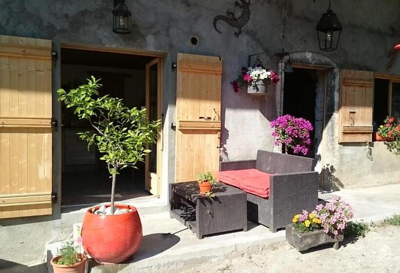 בית מלון כפרי Ferme Familiale Chez Lili