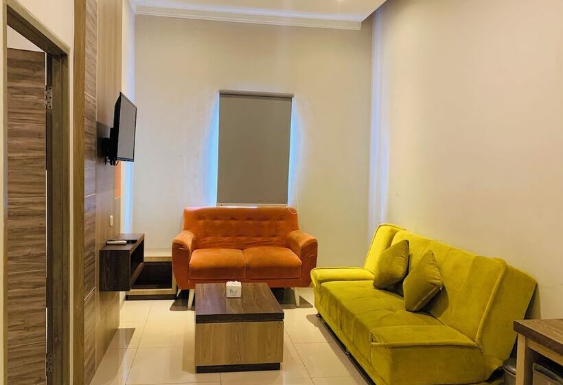 هتل Front One Budget Abepura