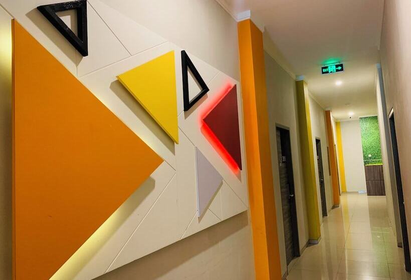 هتل Front One Budget Abepura