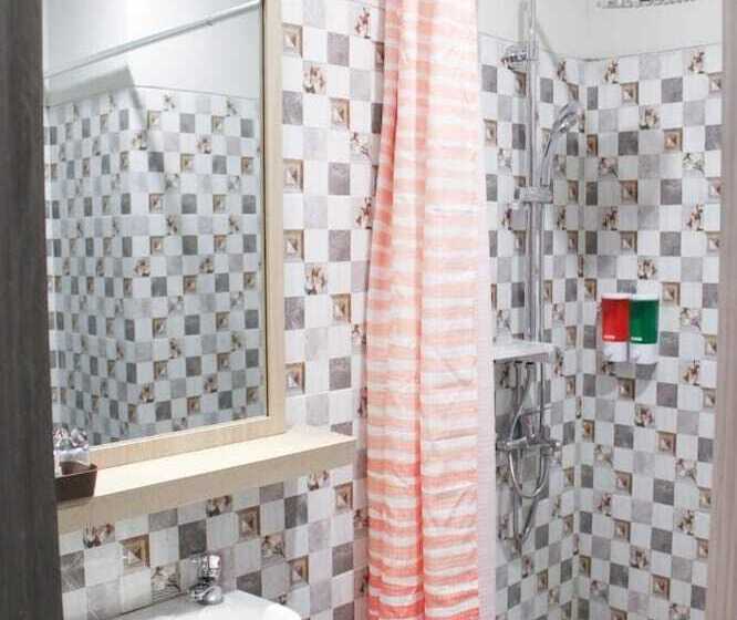 هتل Front One Budget Abepura