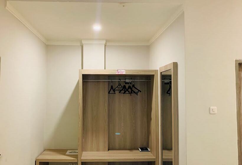 هتل Front One Budget Abepura