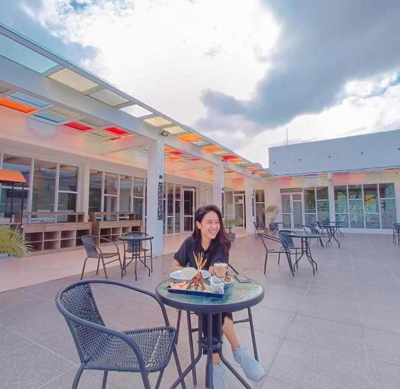 هتل Front One Budget Abepura