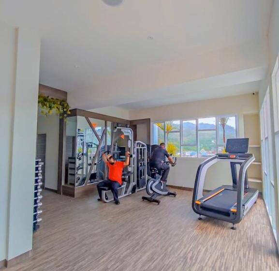 هتل Front One Budget Abepura