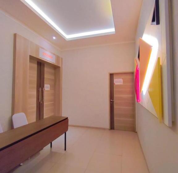 هتل Front One Budget Abepura