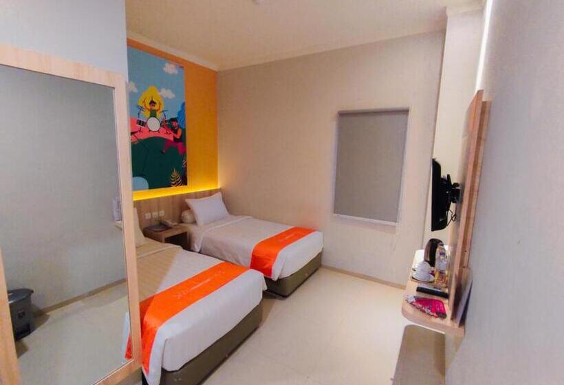 هتل Front One Budget Abepura