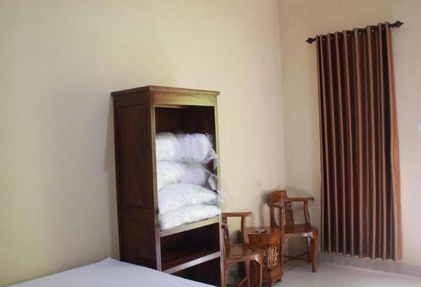 בית מלון כפרי Graha Adi Karya Syariah Kartasura Redpartner