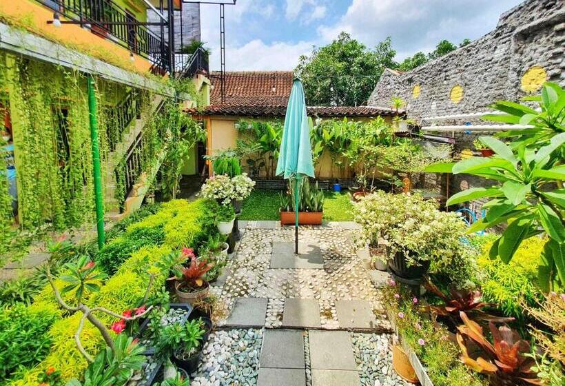 בית מלון כפרי Graha Adi Karya Syariah Kartasura Redpartner