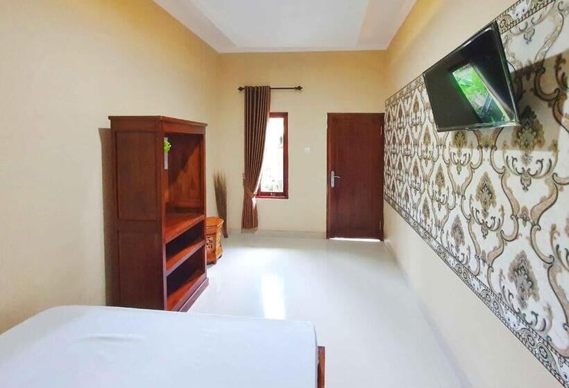 בית מלון כפרי Graha Adi Karya Syariah Kartasura Redpartner