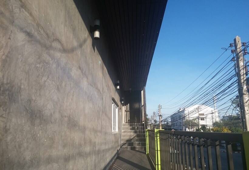 Hotel Pingpong Place