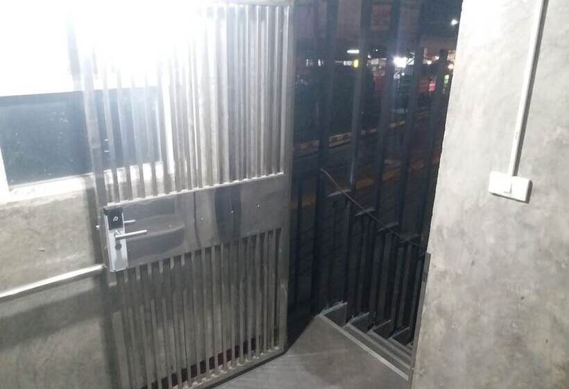 Hotel Pingpong Place